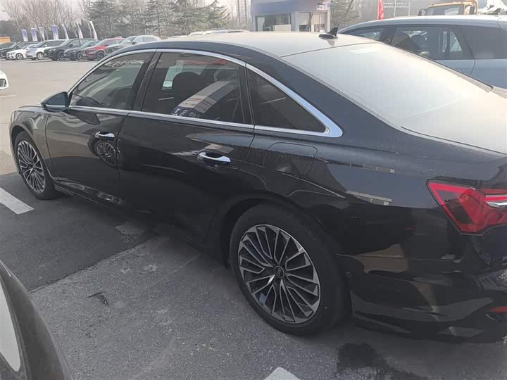 Фото 5 - Audi A6L Hybrid