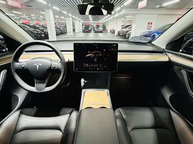 Фото 9 - Tesla Model Y