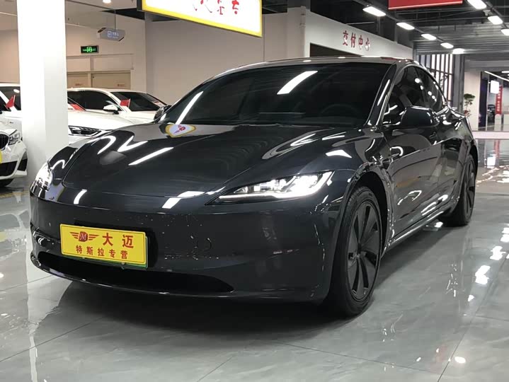 Фото 2 - Tesla Model 3