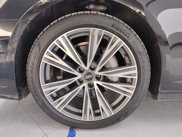 Фото 6 - Audi A6L