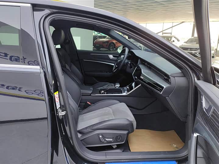 Фото 8 - Audi A6L