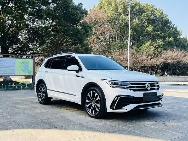 Фото 3 - Volkswagen Tiguan L Pro