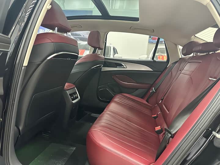 Фото 6 - Hongqi H5