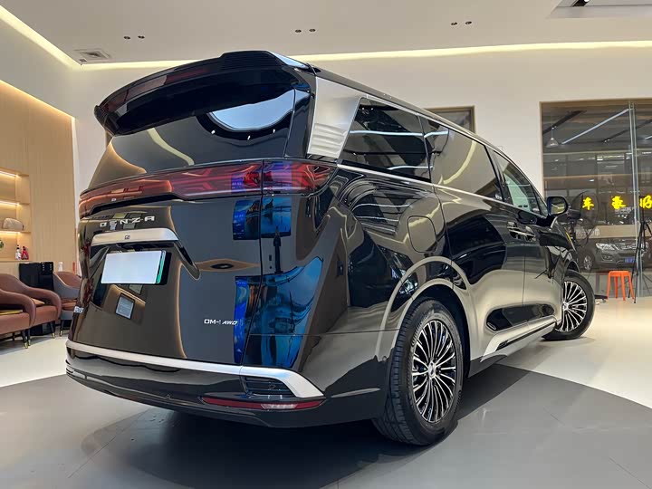 Фото 6 - Denza D9