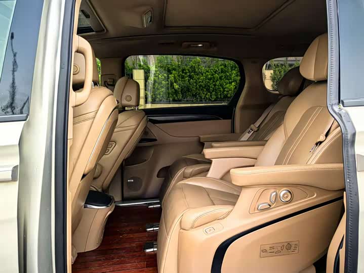 Фото 7 - Buick GL8 ES