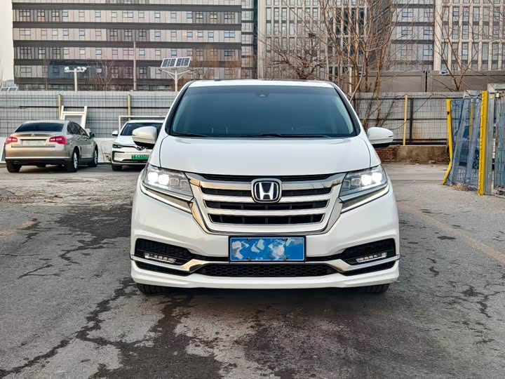 Фото 2 - Honda Elysion