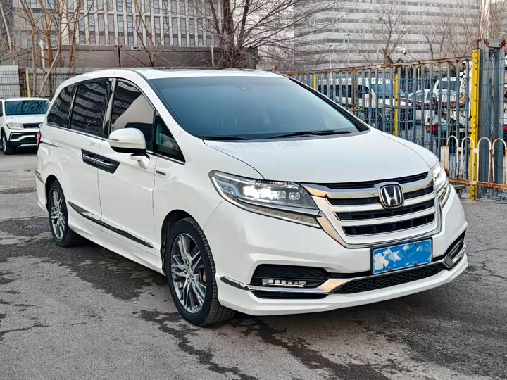 Фото 3 - Honda Elysion