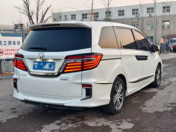 Фото 4 - Honda Elysion