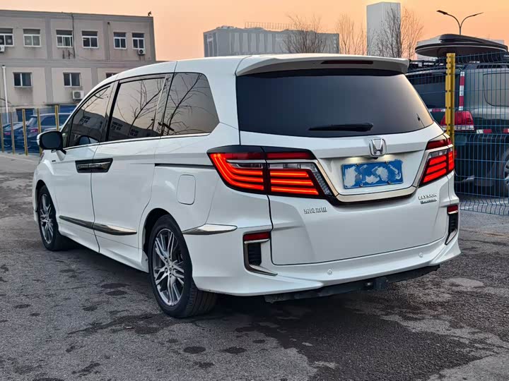 Фото 5 - Honda Elysion