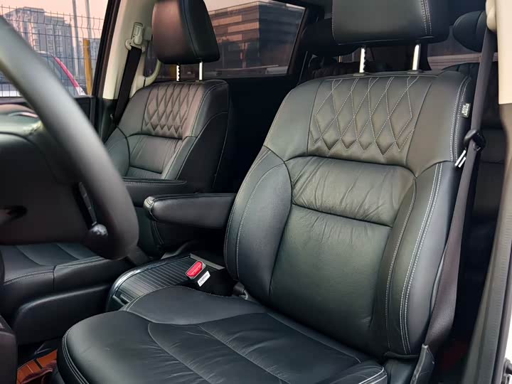 Фото 6 - Honda Elysion