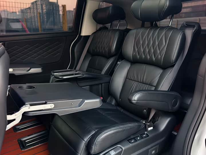 Фото 7 - Honda Elysion