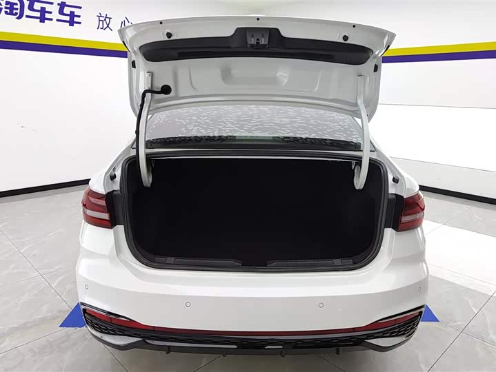 Фото 4 - Volkswagen Lavida