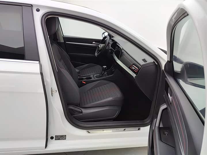 Фото 8 - Volkswagen Lavida