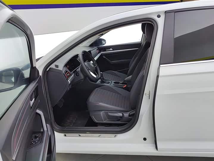 Фото 9 - Volkswagen Lavida