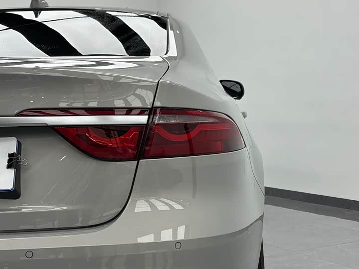 Фото 7 - Jaguar XF L