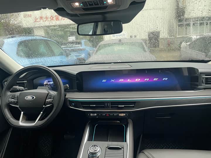 Фото 6 - Ford Explorer