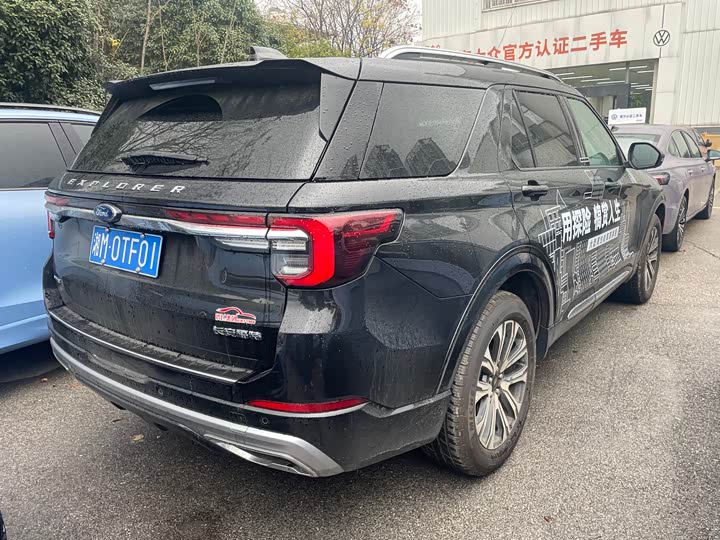 Фото 9 - Ford Explorer