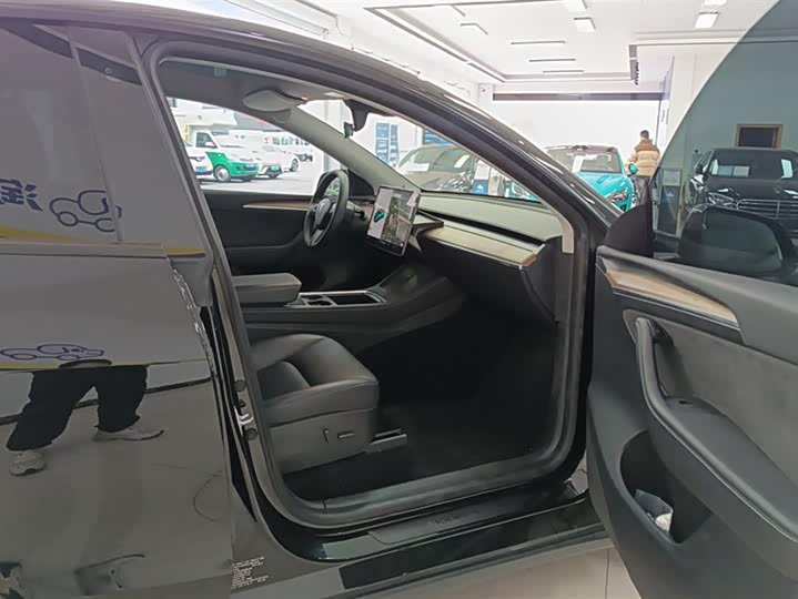 Фото 8 - Tesla Model Y