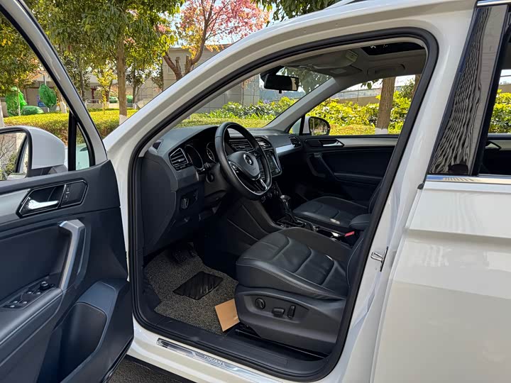 Фото 8 - Volkswagen Tiguan L Pro