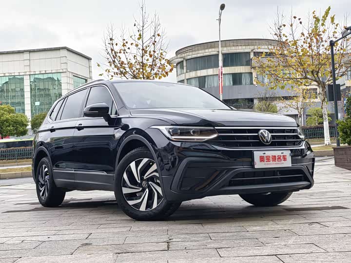 Фото 3 - Volkswagen Tiguan L Pro