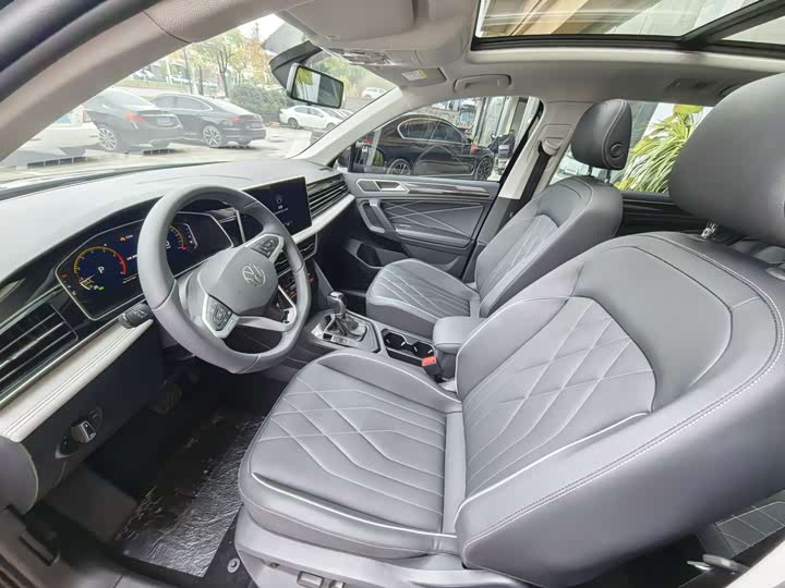 Фото 7 - Volkswagen Tiguan L Pro