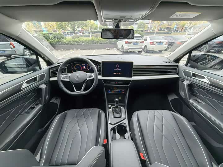 Фото 8 - Volkswagen Tiguan L Pro