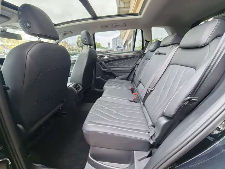 Фото 9 - Volkswagen Tiguan L Pro