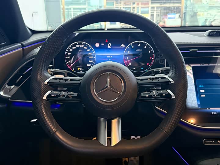 Фото 9 - Mercedes-Benz E-Class