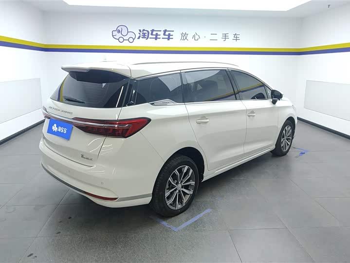 Фото 3 - BYD Song Max