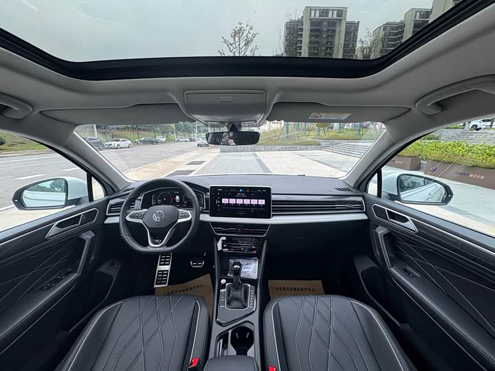 Фото 7 - Volkswagen Tiguan L Pro