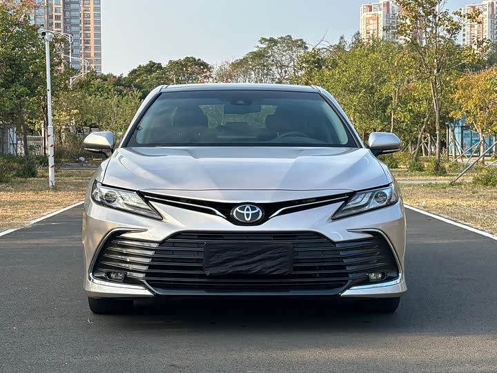 Фото 2 - Toyota Camry