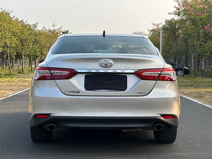 Фото 5 - Toyota Camry