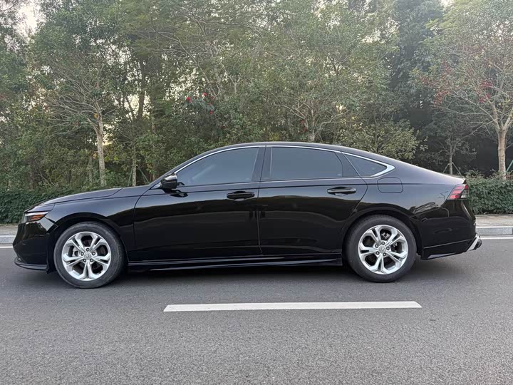 Фото 4 - Honda Accord