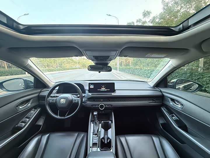 Фото 8 - Honda Accord