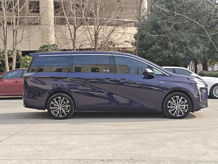 Фото 4 - GAC Trumpchi E8