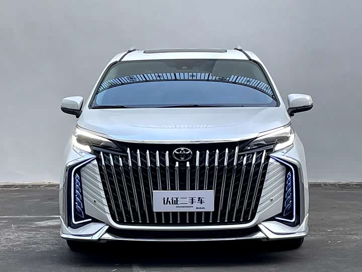 Фото 3 - Toyota Granvia