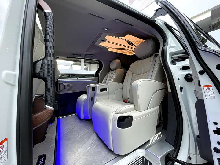 Фото 8 - Toyota Granvia