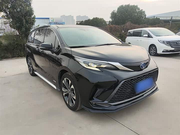 Фото 4 - Toyota Granvia