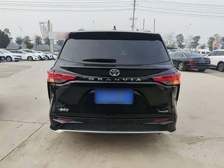 Фото 6 - Toyota Granvia