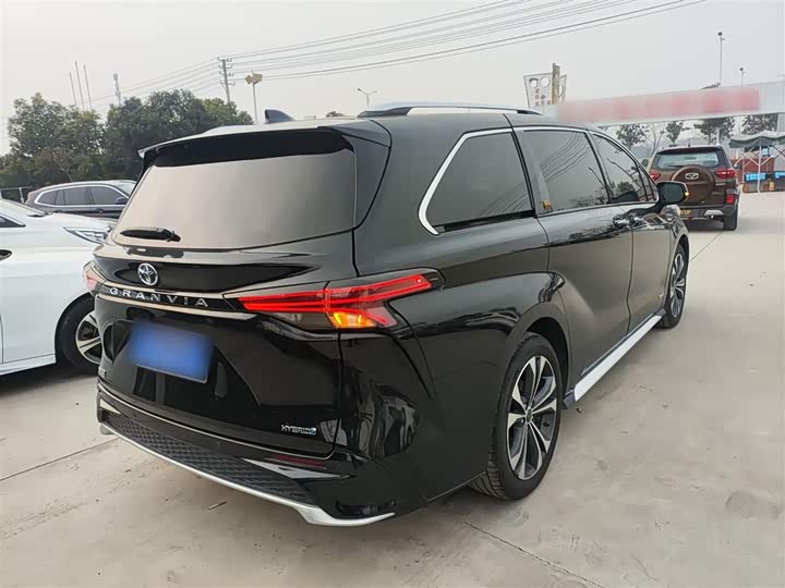 Фото 7 - Toyota Granvia