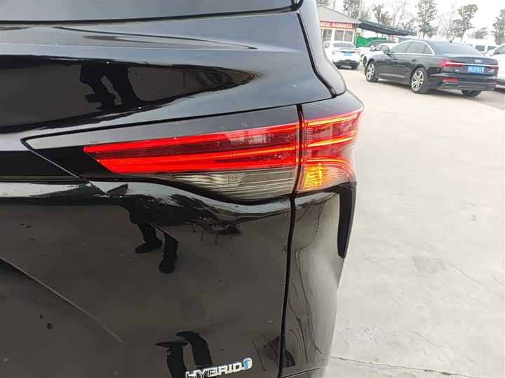 Фото 8 - Toyota Granvia