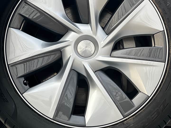 Фото 8 - Tesla Model Y