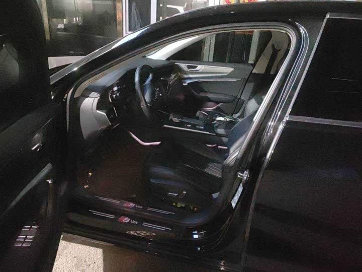 Фото 4 - Audi A6L