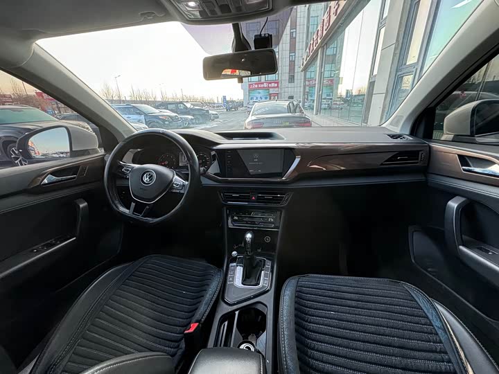 Фото 9 - Volkswagen Tharu