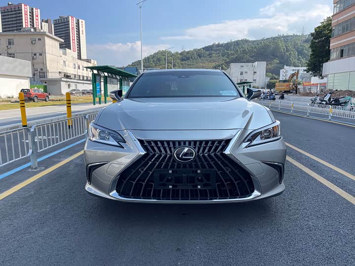 Фото 2 - Lexus ES