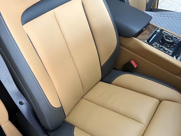 Фото 9 - Rolls-Royce Cullinan