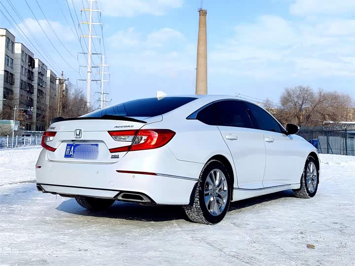 Фото 4 - Honda Accord