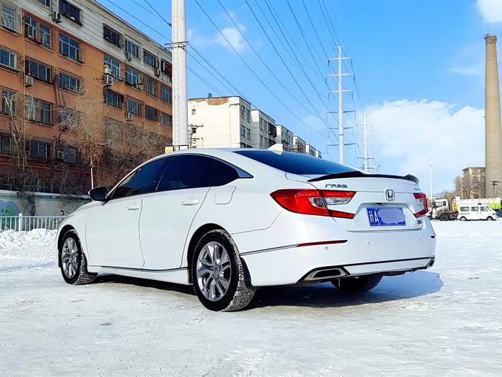 Фото 6 - Honda Accord