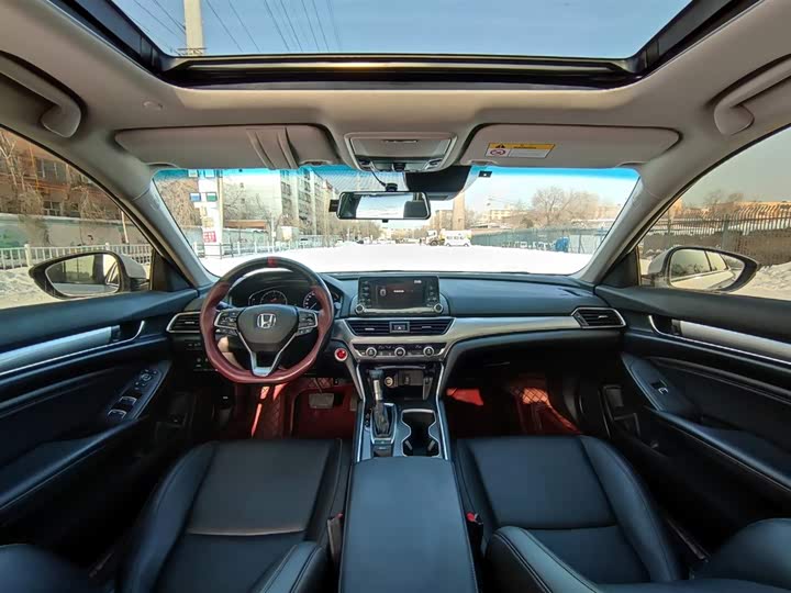 Фото 9 - Honda Accord