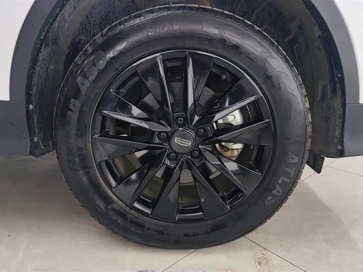 Фото 6 - Geely Atlas